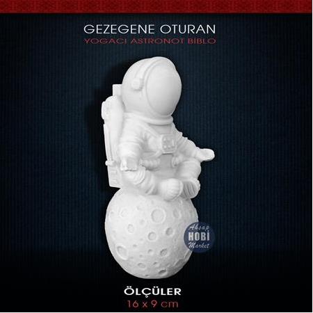 Astronot Gezegene Oturan Yogacı Biblo (16x9cm) Ham Polyester
